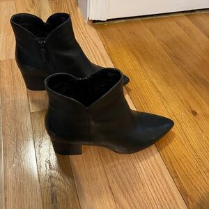 Cole Haan sz 7.5 Elegant Black Ankle Boots